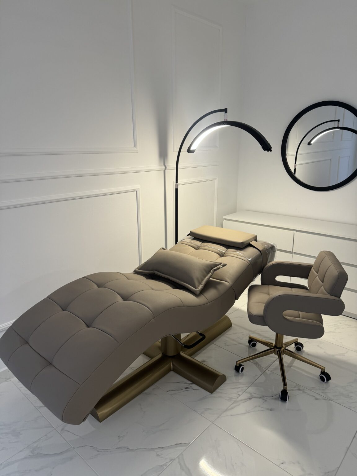 beauty-salon-bed